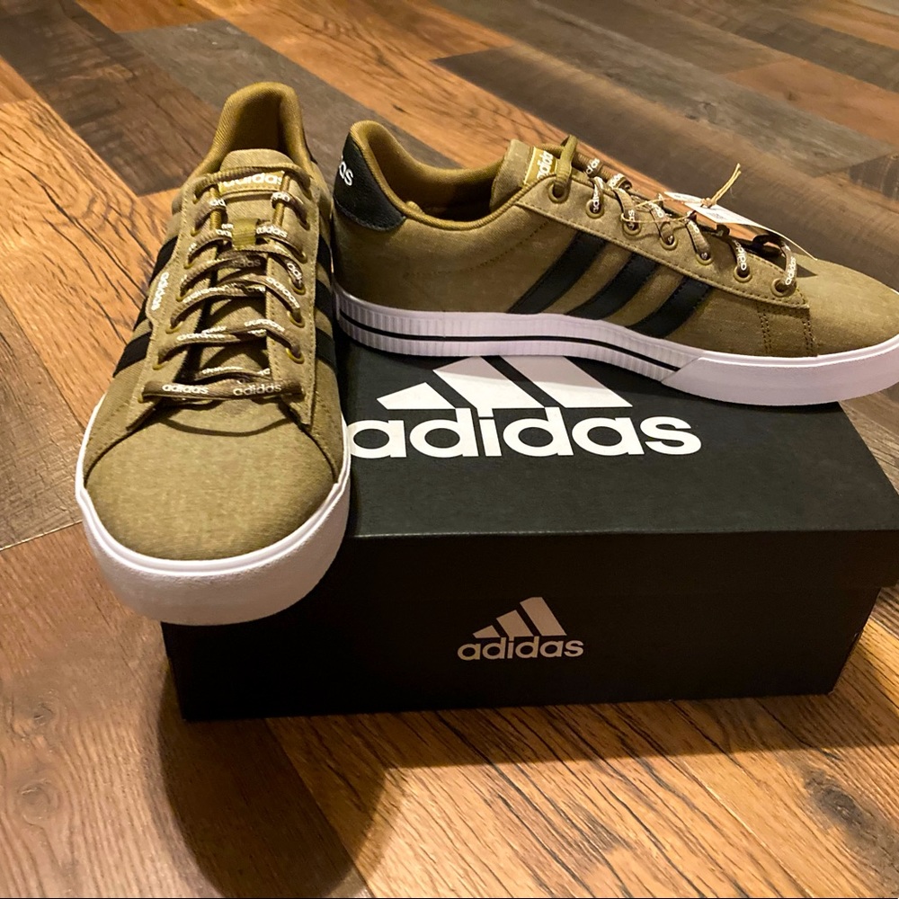 Adidas Sneakers
